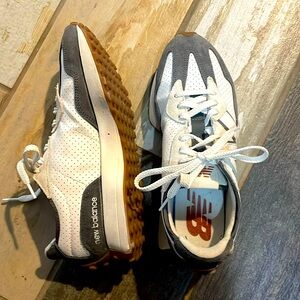 EUC 9.5 new balance 327